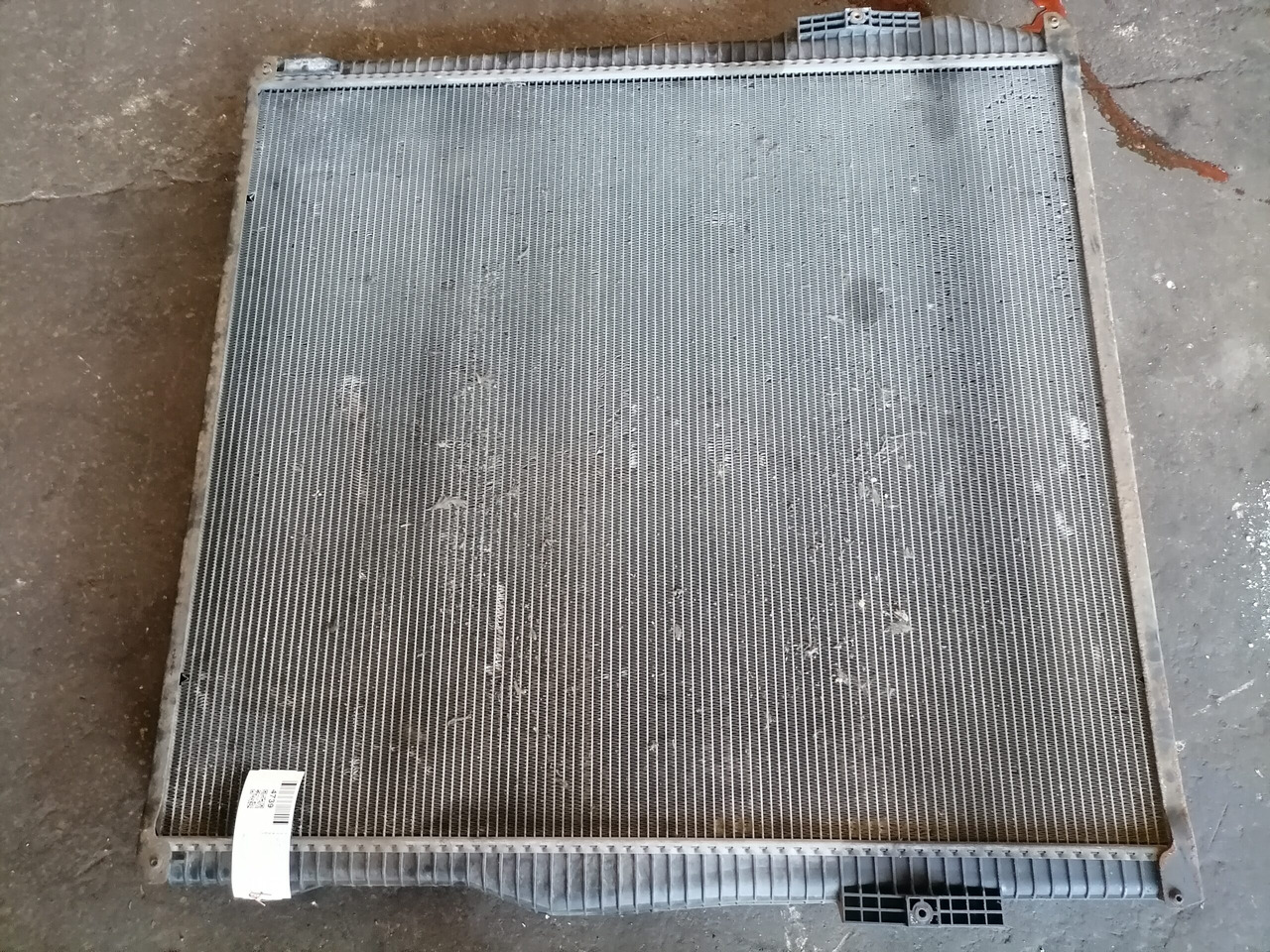 Scania Cooling radiator 1781365 - مبرد المحرك - شاحنة: صورة 4 Scania Cooling radiator 1781365 - مبرد المحرك - شاحنة: صورة 4