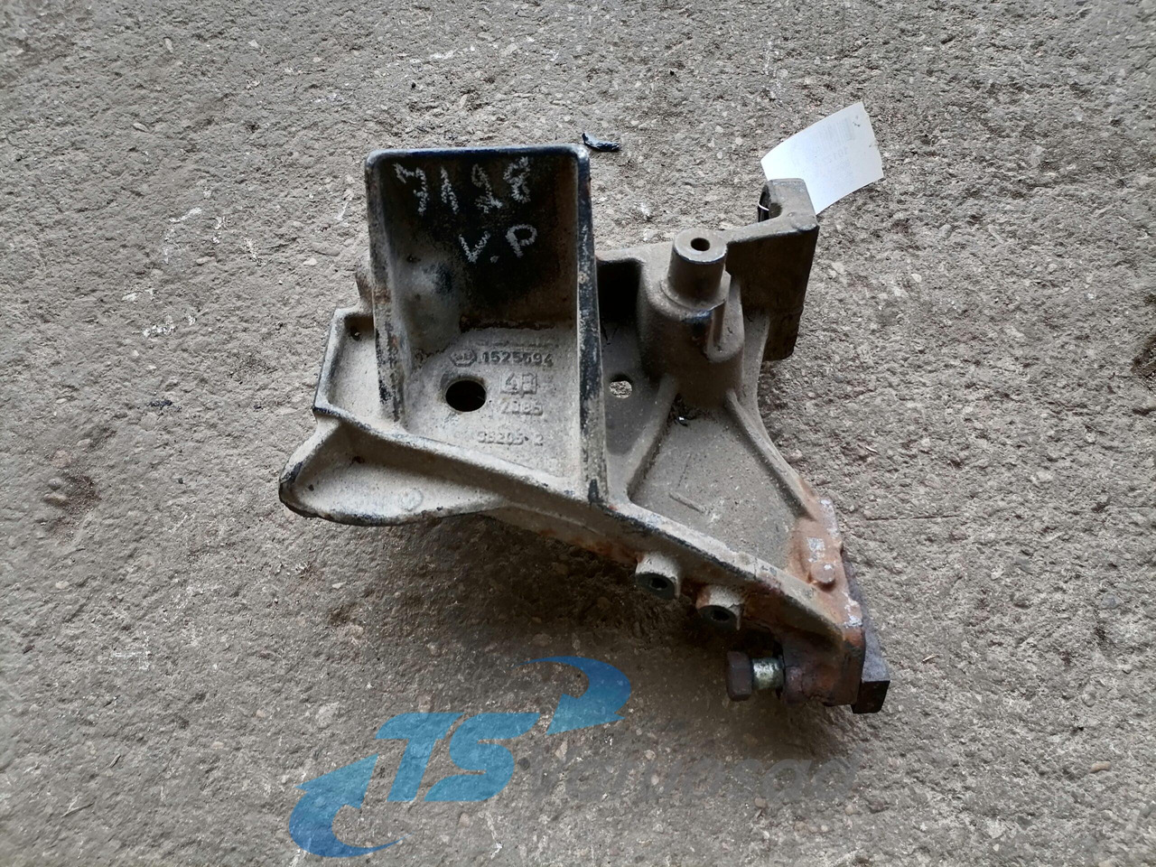 Scania Front bumper carrier 1525694 - مصد العربة - شاحنة: صورة 1 Scania Front bumper carrier 1525694 - مصد العربة - شاحنة: صورة 1