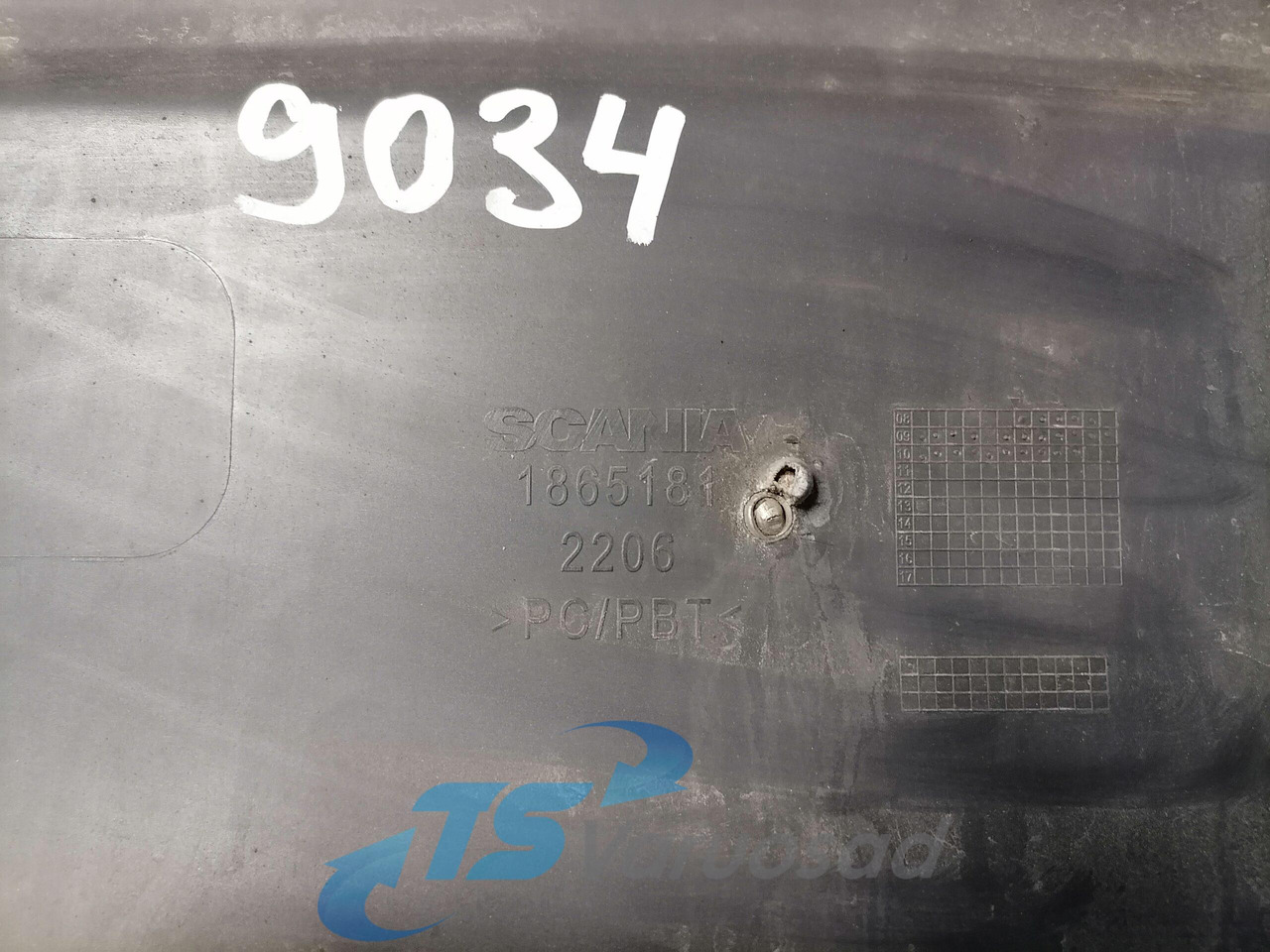 Scania Front bumper cover plastic 1865181 - ديناميكا هوائية/ كابح - شاحنة: صورة 2 Scania Front bumper cover plastic 1865181 - ديناميكا هوائية/ كابح - شاحنة: صورة 2