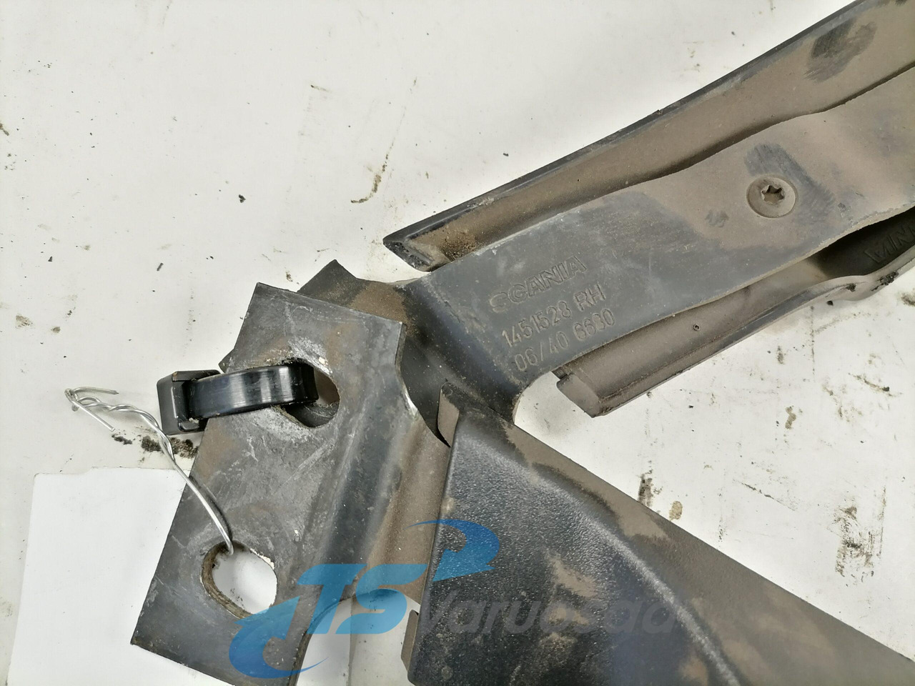 Scania Grille panel hinge 1451527 - شبكة أمامية - شاحنة: صورة 2 Scania Grille panel hinge 1451527 - شبكة أمامية - شاحنة: صورة 2