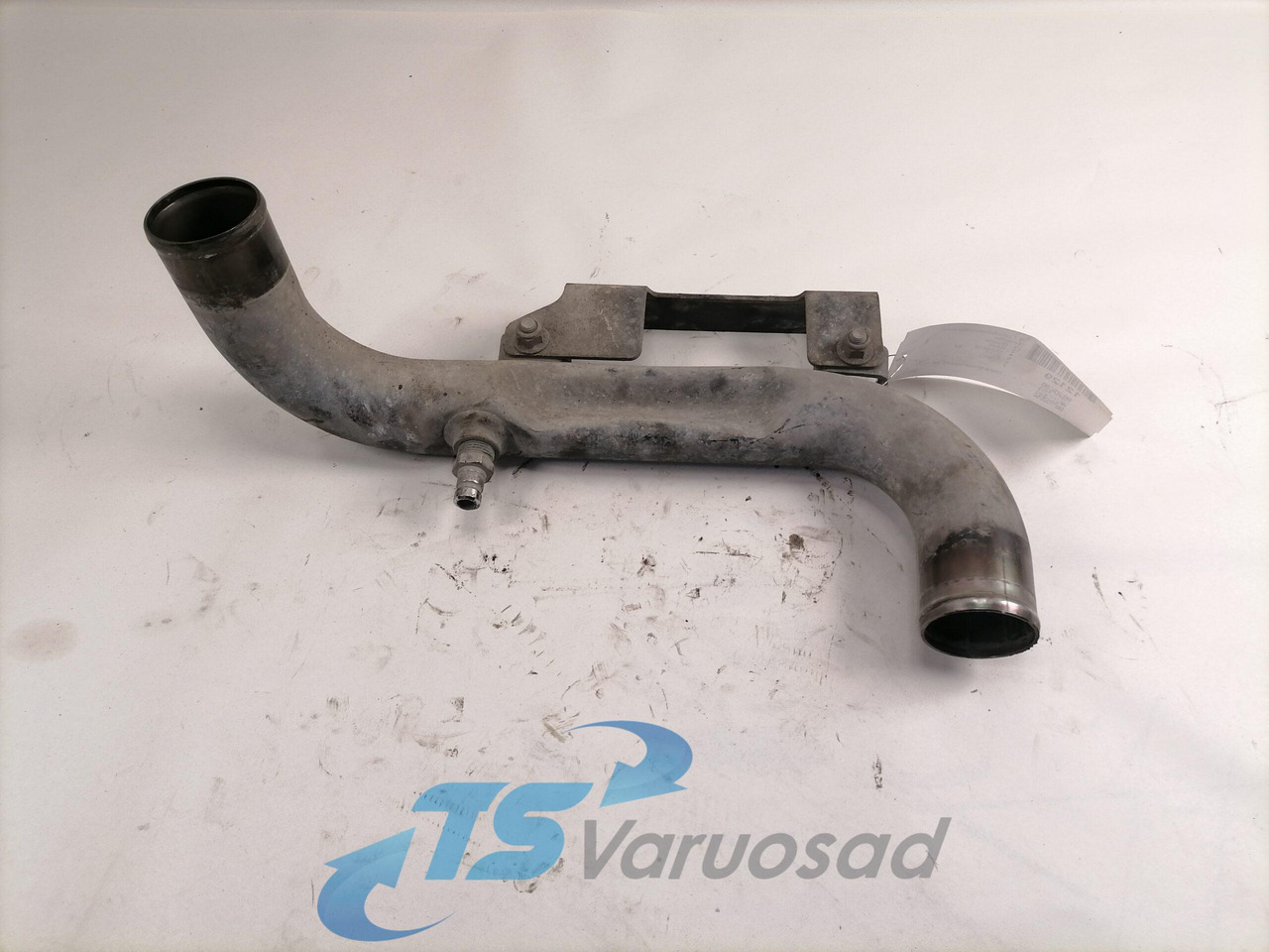 Scania Jahutusvedeliku toru, retarder 1824446 - نظام التبريد - شاحنة: صورة 1 Scania Jahutusvedeliku toru, retarder 1824446 - نظام التبريد - شاحنة: صورة 1