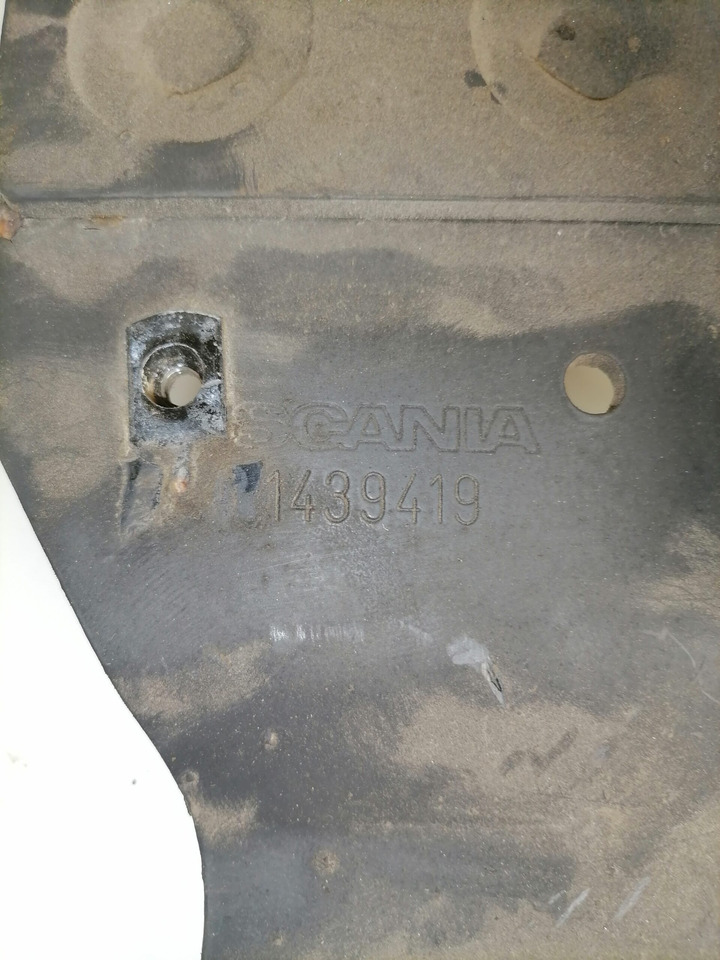 Scania Muffler carrier 1439419 - كاتم الصوت - شاحنة: صورة 2 Scania Muffler carrier 1439419 - كاتم الصوت - شاحنة: صورة 2
