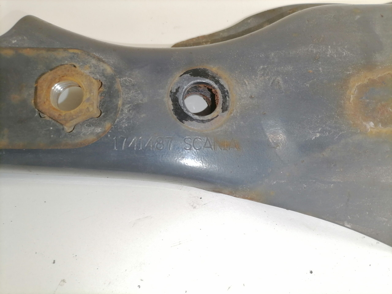 Scania Muffler carrier 1741487 - كاتم الصوت - شاحنة: صورة 2 Scania Muffler carrier 1741487 - كاتم الصوت - شاحنة: صورة 2