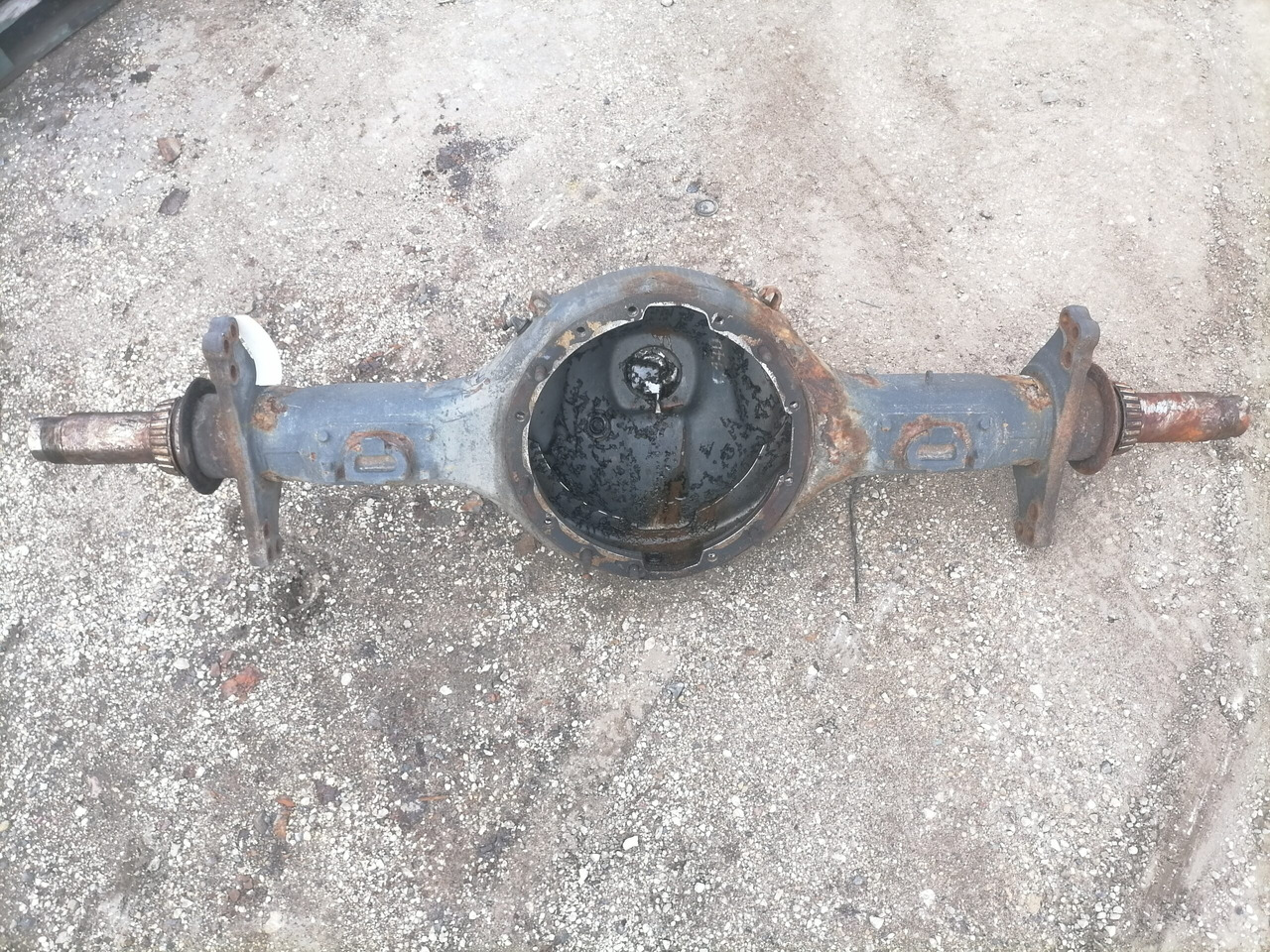 Scania Rear axel housing 1733934 - المحور و قطع الغيار - شاحنة: صورة 2 Scania Rear axel housing 1733934 - المحور و قطع الغيار - شاحنة: صورة 2