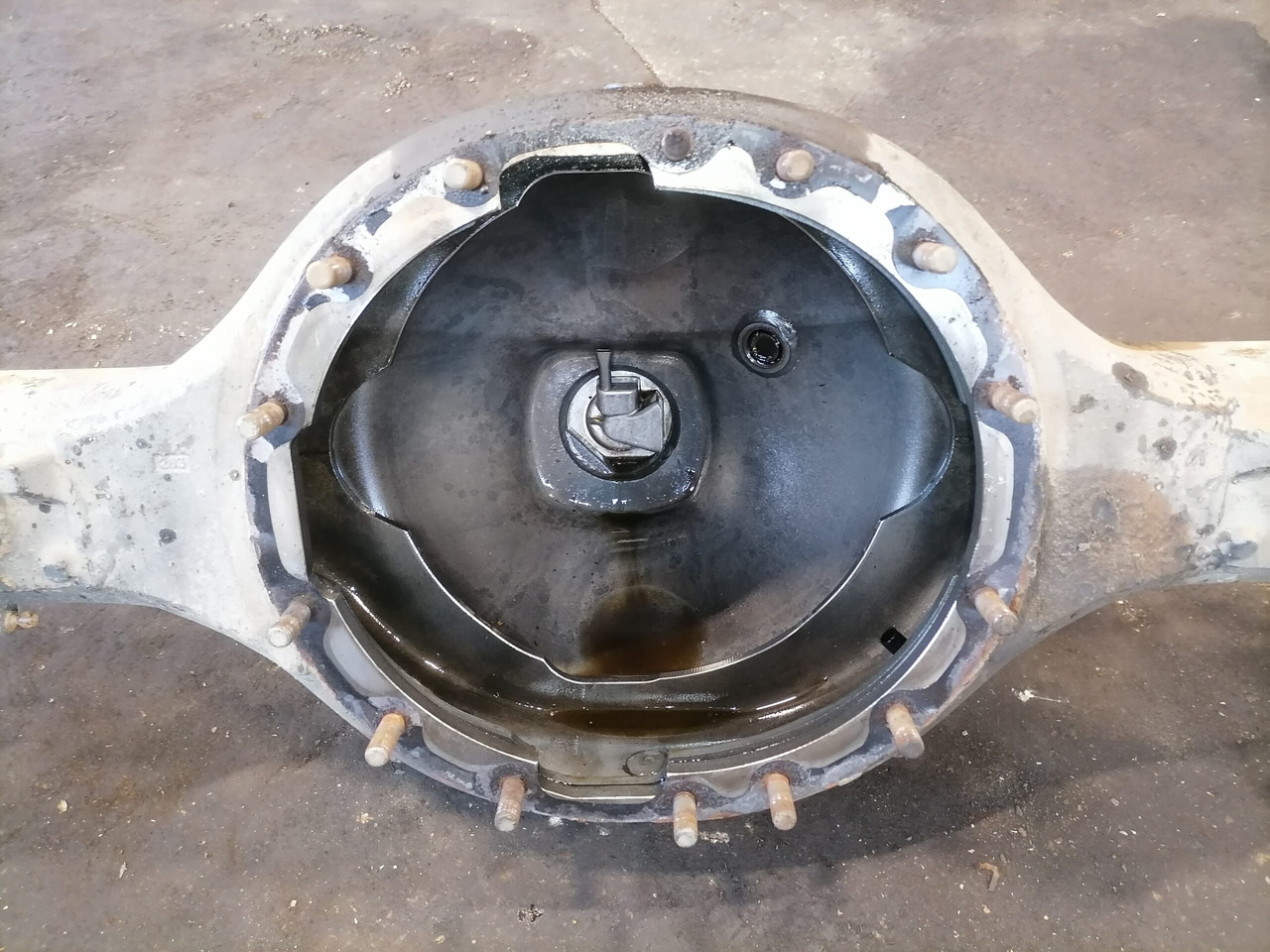 Scania Rear axel housing 1743713 - المحور و قطع الغيار - شاحنة: صورة 2 Scania Rear axel housing 1743713 - المحور و قطع الغيار - شاحنة: صورة 2
