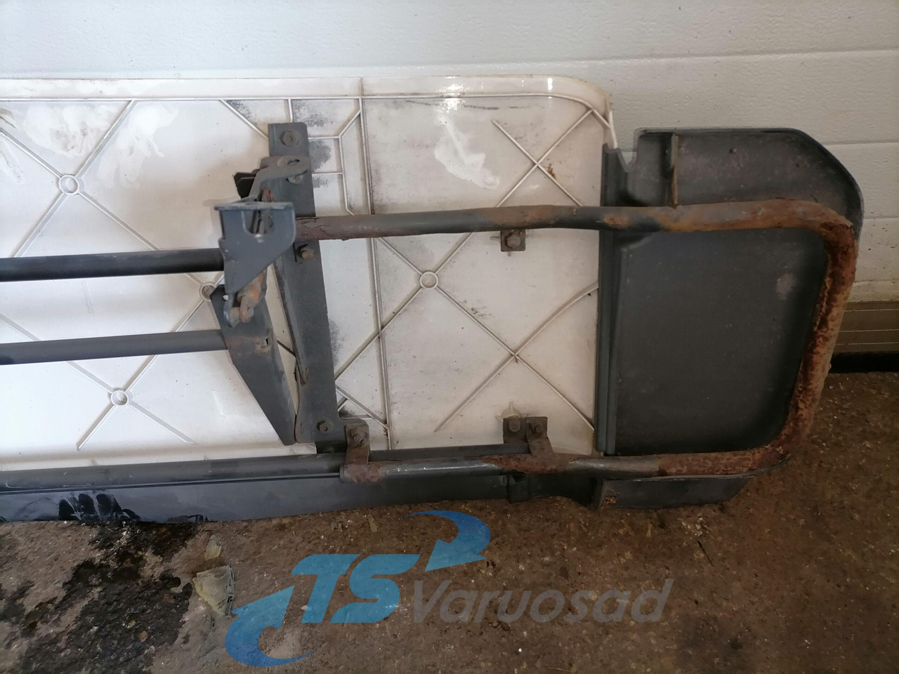 Scania Scania kabiini tuulesuunaja, vasak külg 1534039 - ديناميكا هوائية/ كابح - شاحنة: صورة 5 Scania Scania kabiini tuulesuunaja, vasak külg 1534039 - ديناميكا هوائية/ كابح - شاحنة: صورة 5