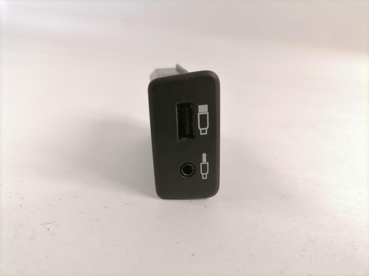 Scania USB/AUX pistikute paneel 2554705 - النظام الكهربائي - شاحنة: صورة 2 Scania USB/AUX pistikute paneel 2554705 - النظام الكهربائي - شاحنة: صورة 2