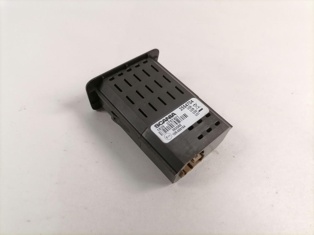 Scania USB pistiku paneel 2554704 - النظام الكهربائي - شاحنة: صورة 4 Scania USB pistiku paneel 2554704 - النظام الكهربائي - شاحنة: صورة 4