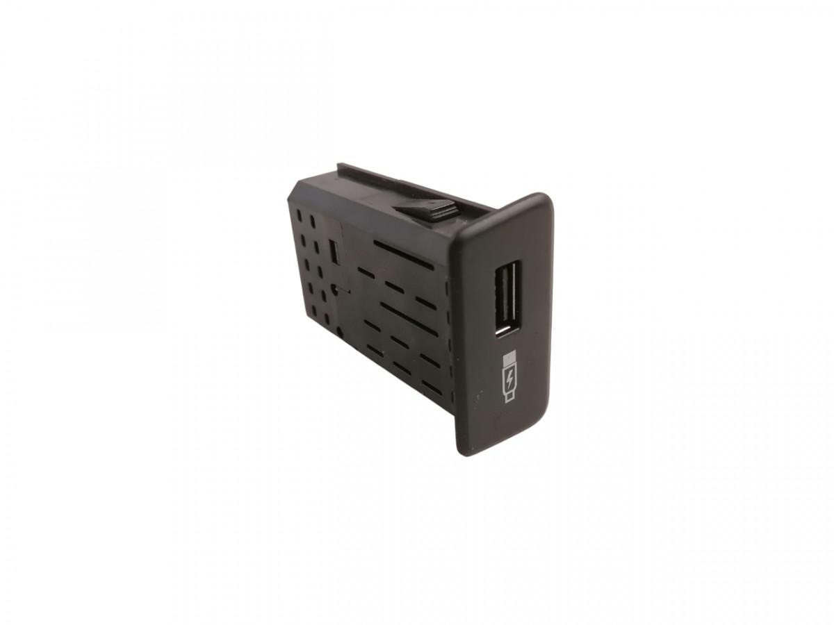 Scania USB pistiku paneel 2554704 - النظام الكهربائي - شاحنة: صورة 1 Scania USB pistiku paneel 2554704 - النظام الكهربائي - شاحنة: صورة 1