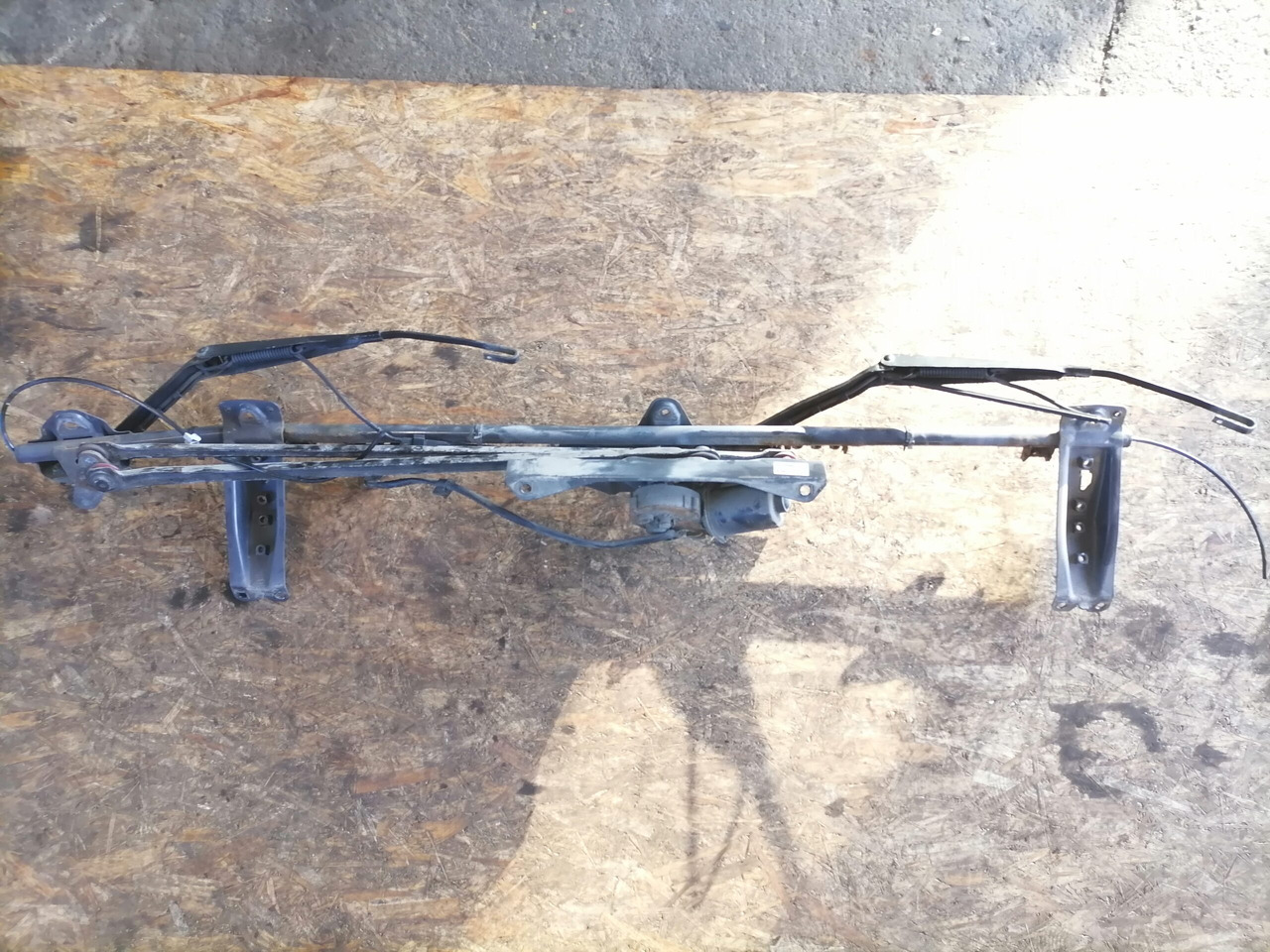 Scania Wiper frame 1765183 - مساحة الزجاج الأمامي - شاحنة: صورة 5 Scania Wiper frame 1765183 - مساحة الزجاج الأمامي - شاحنة: صورة 5