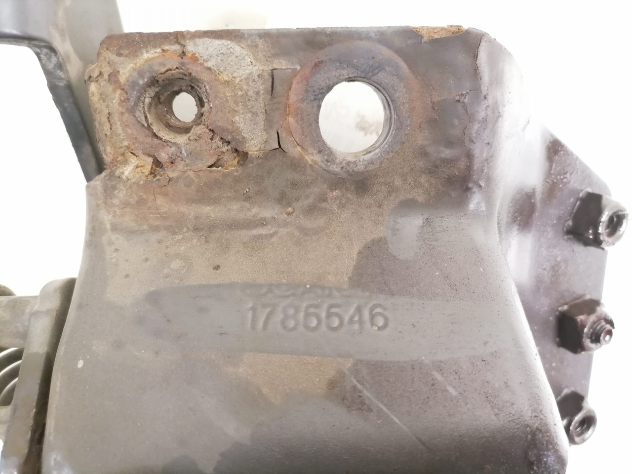Scania lower grille carrier hinge 1785546 - شبكة أمامية - شاحنة: صورة 3 Scania lower grille carrier hinge 1785546 - شبكة أمامية - شاحنة: صورة 3