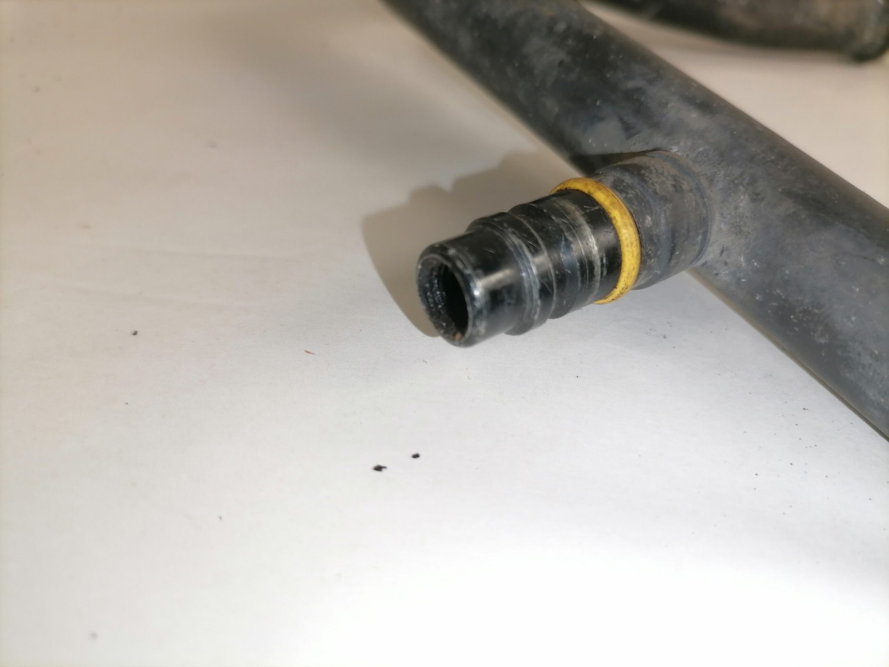 Volvo A/C pipe 20520679 - تدفئة/ تهوية - شاحنة: صورة 4 Volvo A/C pipe 20520679 - تدفئة/ تهوية - شاحنة: صورة 4