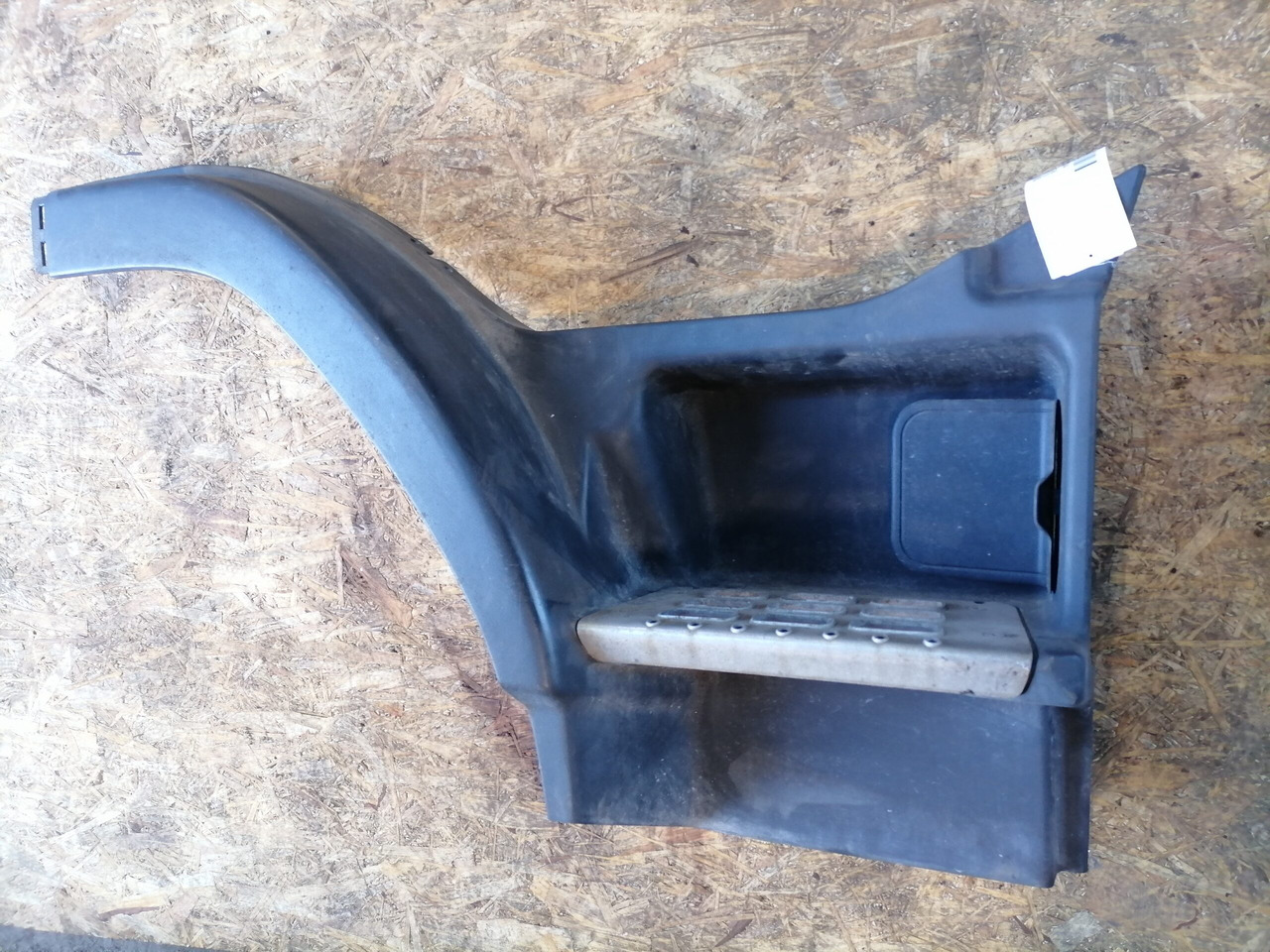 Volvo Astmelaua plastik 3175161 - عتبة باب السيارة - شاحنة: صورة 4 Volvo Astmelaua plastik 3175161 - عتبة باب السيارة - شاحنة: صورة 4