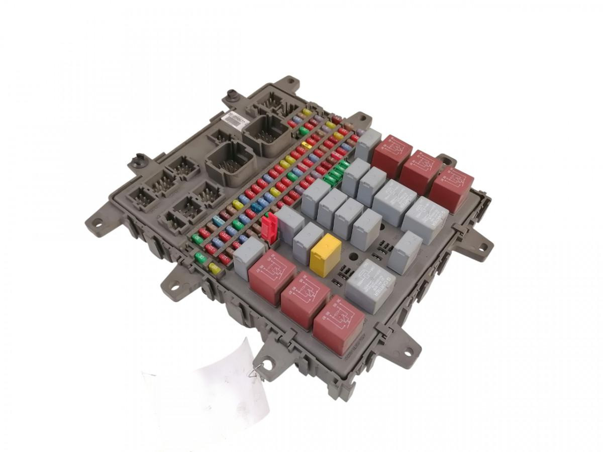 Volvo Central electric unit 5010590677 - فيوز - شاحنة: صورة 1 Volvo Central electric unit 5010590677 - فيوز - شاحنة: صورة 1