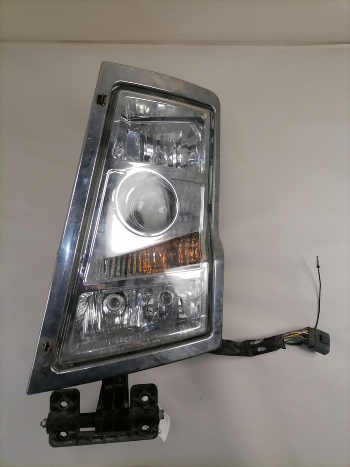 Volvo Esituli, xenon 20713724 - أضواء/ إضاءة - شاحنة: صورة 1 Volvo Esituli, xenon 20713724 - أضواء/ إضاءة - شاحنة: صورة 1