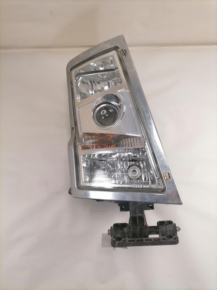 Volvo Esituli, xenon 20713725 - أضواء/ إضاءة - شاحنة: صورة 1 Volvo Esituli, xenon 20713725 - أضواء/ إضاءة - شاحنة: صورة 1