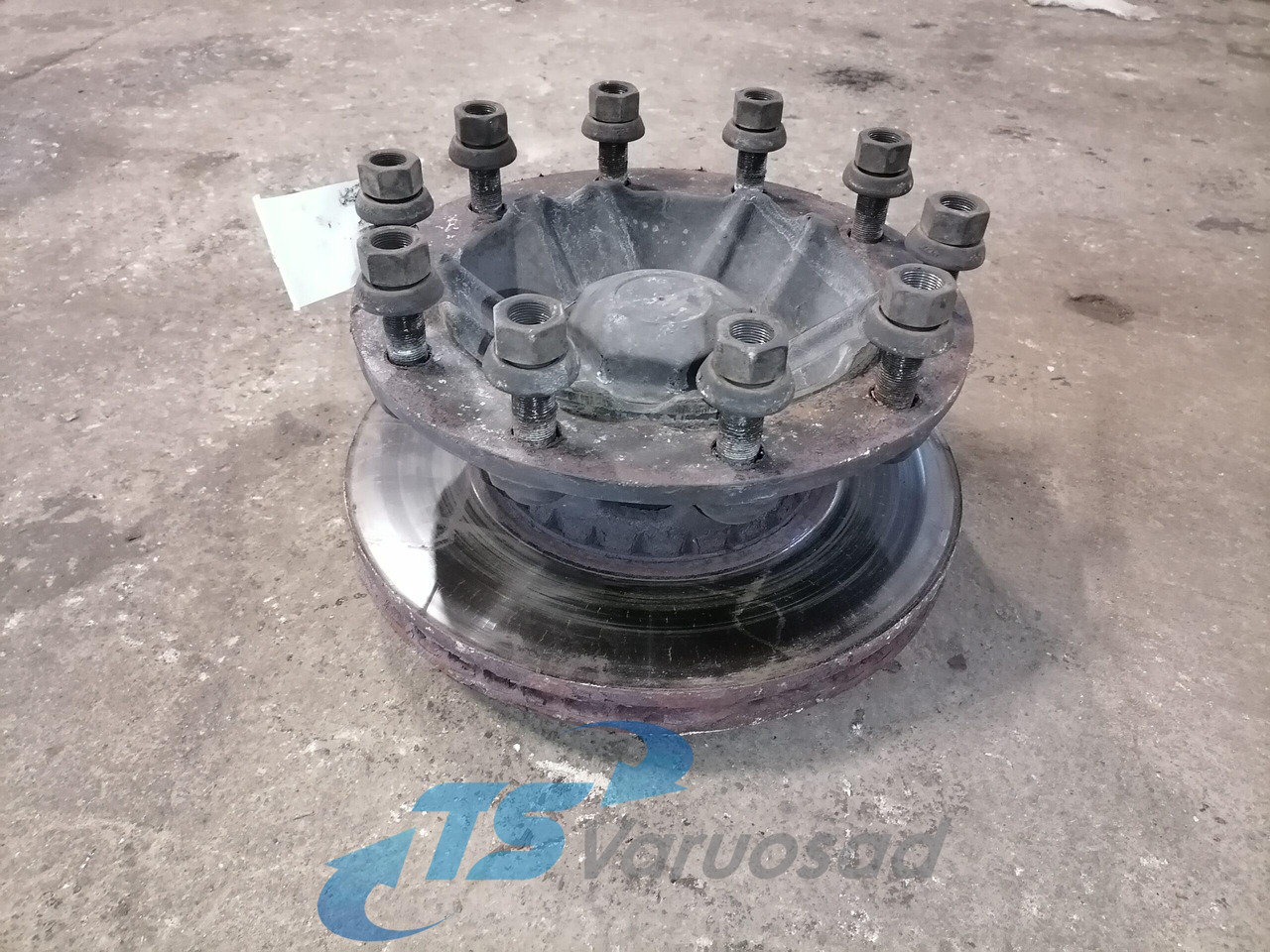 Volvo First wheel hub 1026853 - محور - شاحنة: صورة 1 Volvo First wheel hub 1026853 - محور - شاحنة: صورة 1