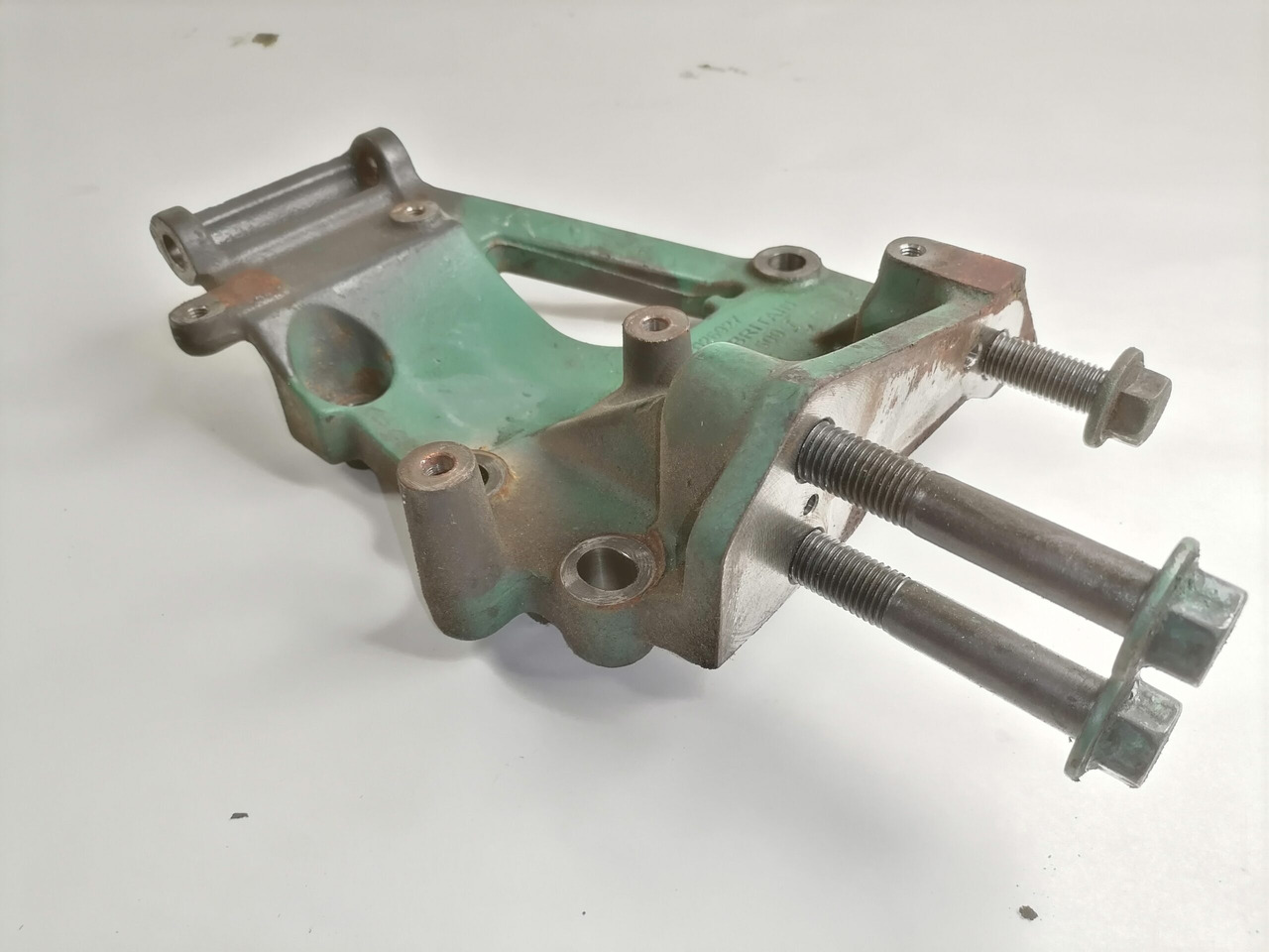 Volvo Generaatori kandur 22026927 - مولد كهرباء - شاحنة: صورة 3 Volvo Generaatori kandur 22026927 - مولد كهرباء - شاحنة: صورة 3