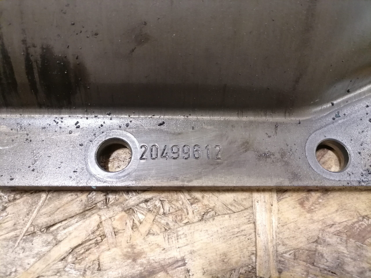Volvo Ladder frame 20499612 - حوض الزيت - شاحنة: صورة 3 Volvo Ladder frame 20499612 - حوض الزيت - شاحنة: صورة 3