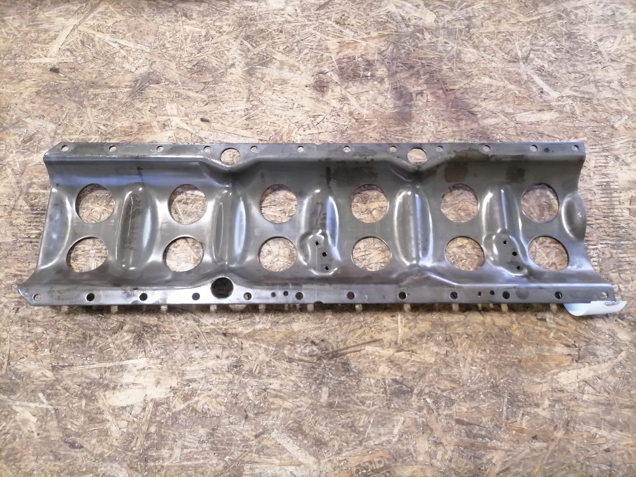 Volvo Ladder frame 20499612 - حوض الزيت - شاحنة: صورة 4 Volvo Ladder frame 20499612 - حوض الزيت - شاحنة: صورة 4
