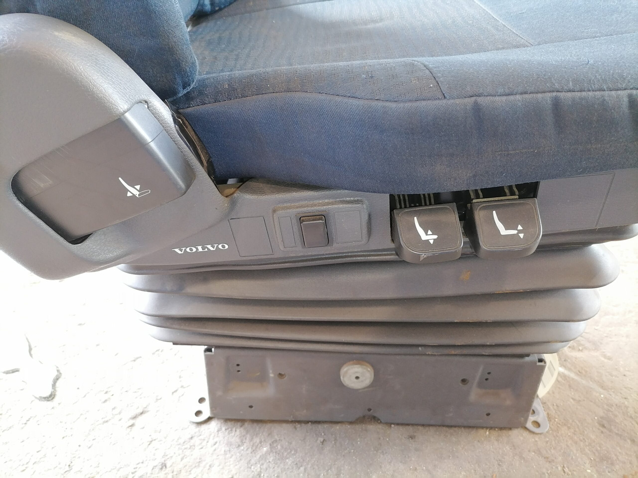 Volvo Passenger seat 20591478 - مقعد - شاحنة: صورة 4 Volvo Passenger seat 20591478 - مقعد - شاحنة: صورة 4