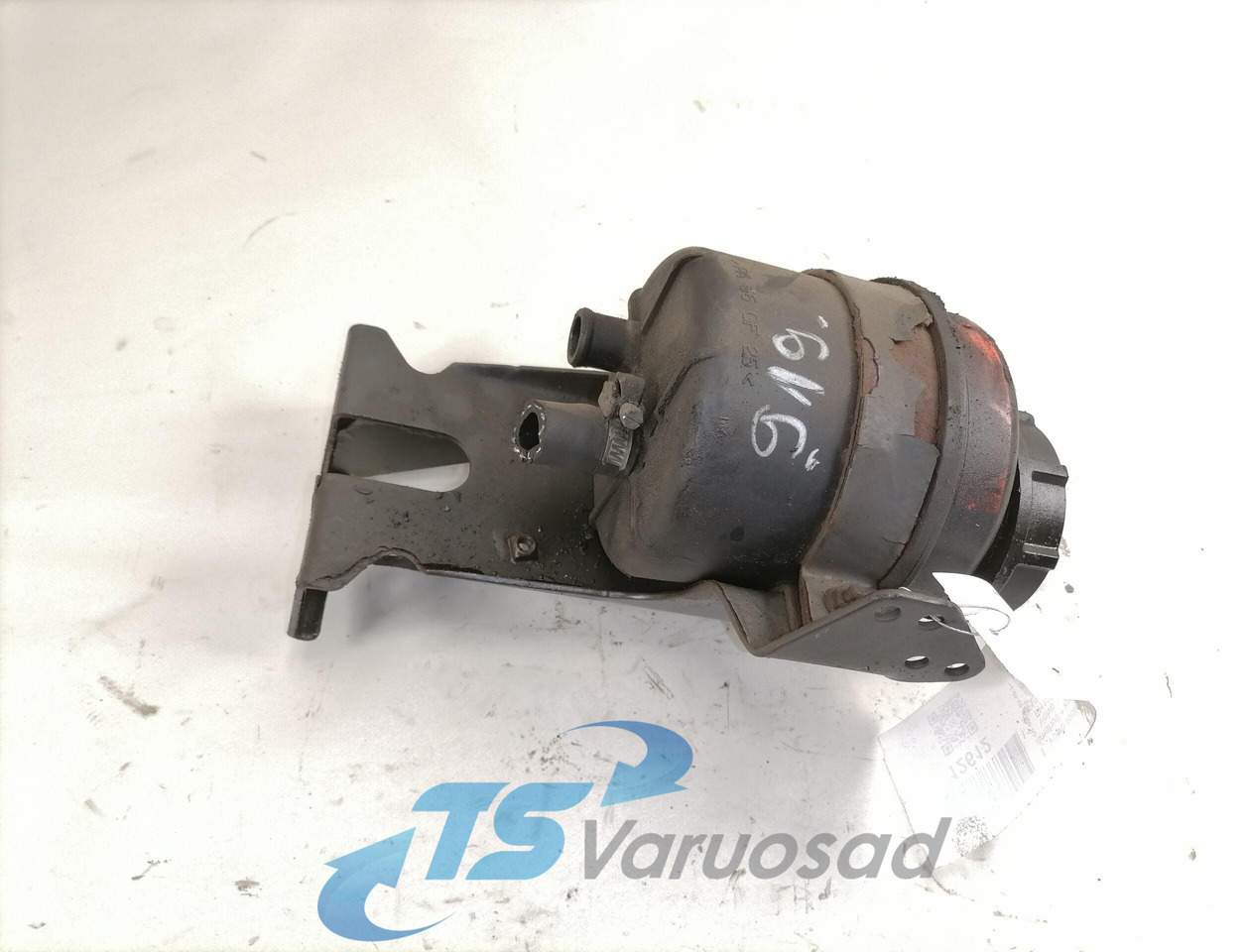Volvo Steering oil tank+ bracket 1592945 - خرطوم التوجيه - شاحنة: صورة 1 Volvo Steering oil tank+ bracket 1592945 - خرطوم التوجيه - شاحنة: صورة 1