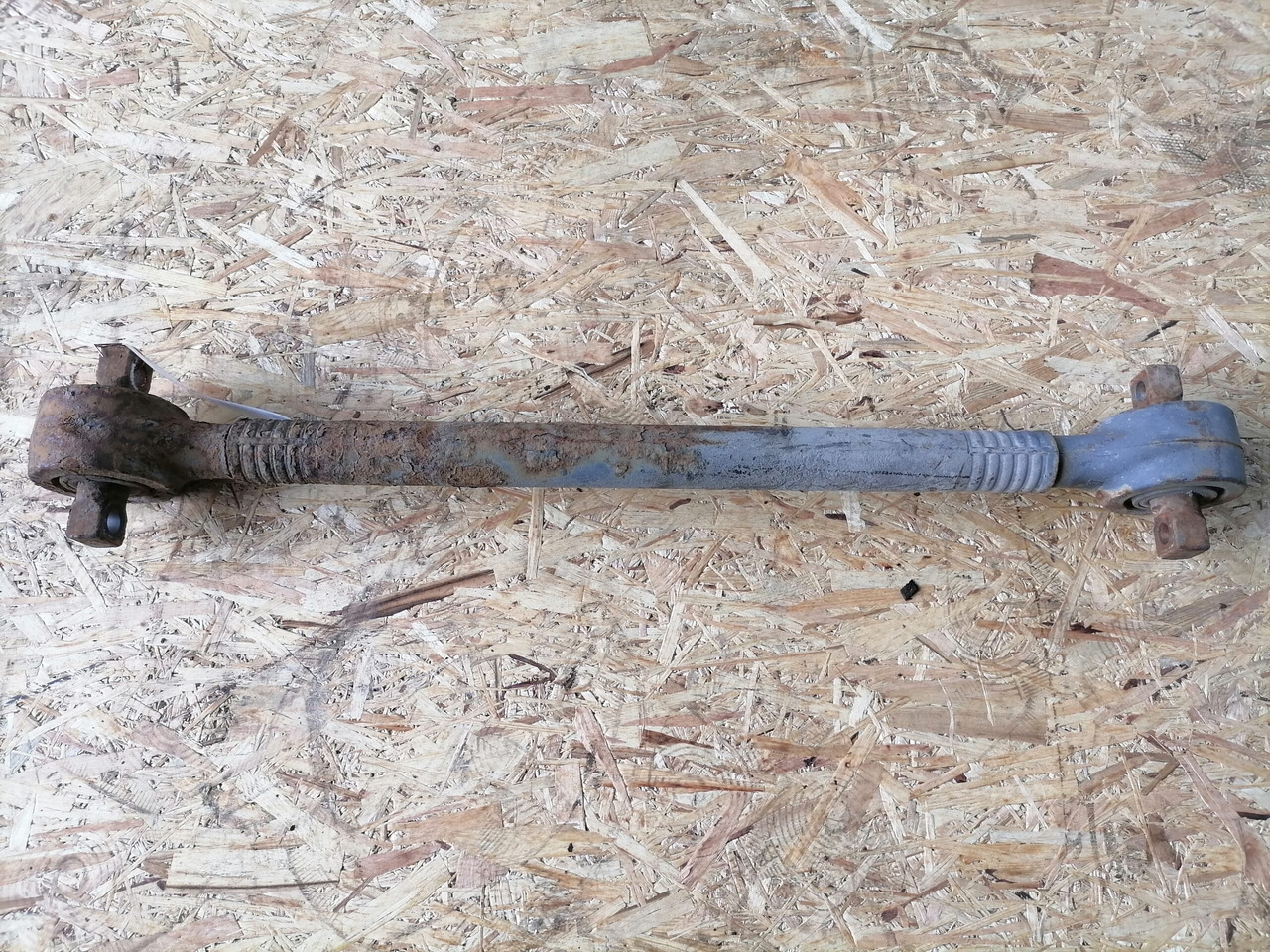 Volvo Torque rod 20410053 - المحور و قطع الغيار - شاحنة: صورة 4 Volvo Torque rod 20410053 - المحور و قطع الغيار - شاحنة: صورة 4