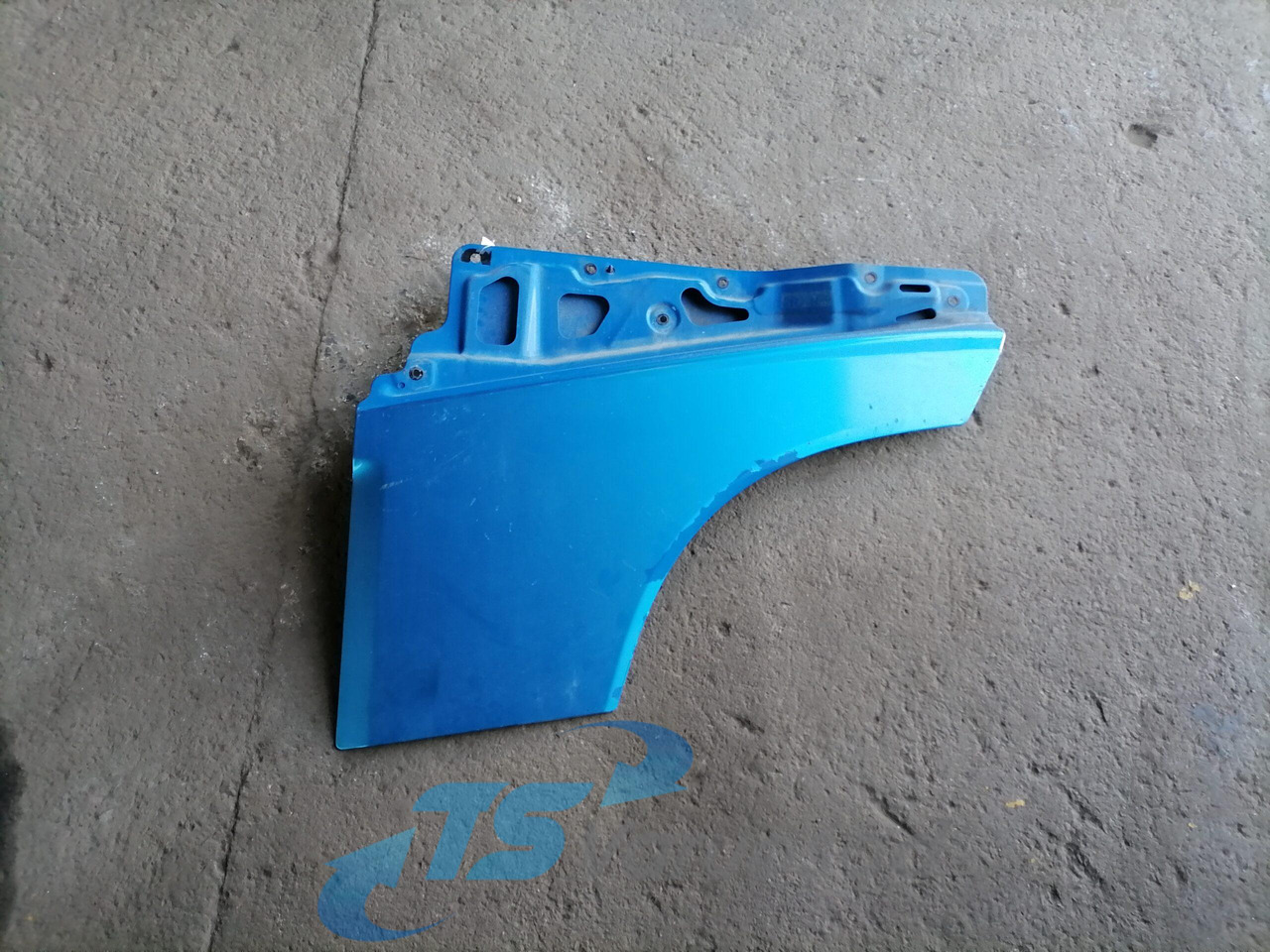 Volvo Ukse pikendus, vasak 82107271 - باب و قطع الغيار - شاحنة: صورة 1 Volvo Ukse pikendus, vasak 82107271 - باب و قطع الغيار - شاحنة: صورة 1
