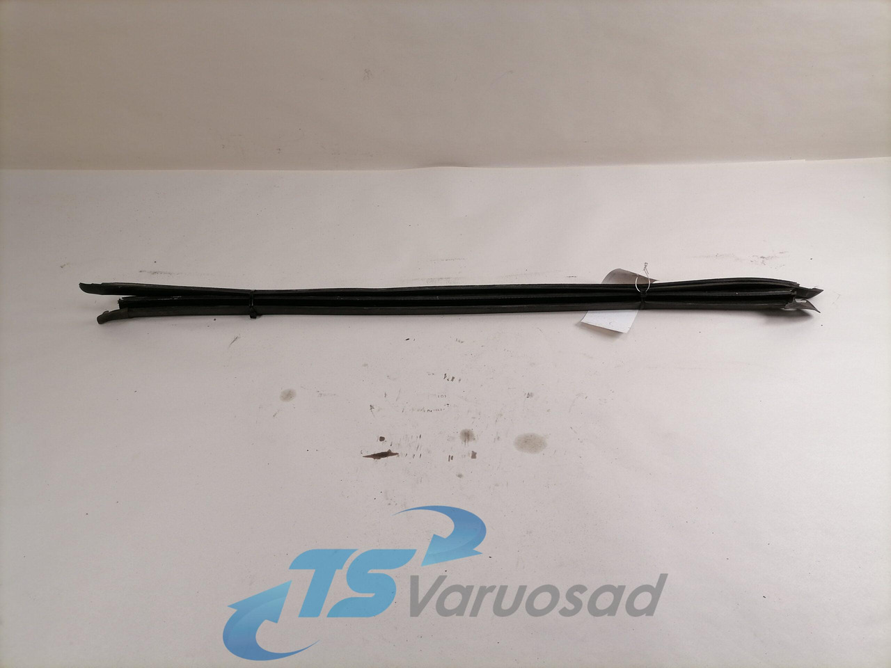 Volvo Ukseklaasi tihend 82110669 - باب و قطع الغيار - شاحنة: صورة 2 Volvo Ukseklaasi tihend 82110669 - باب و قطع الغيار - شاحنة: صورة 2