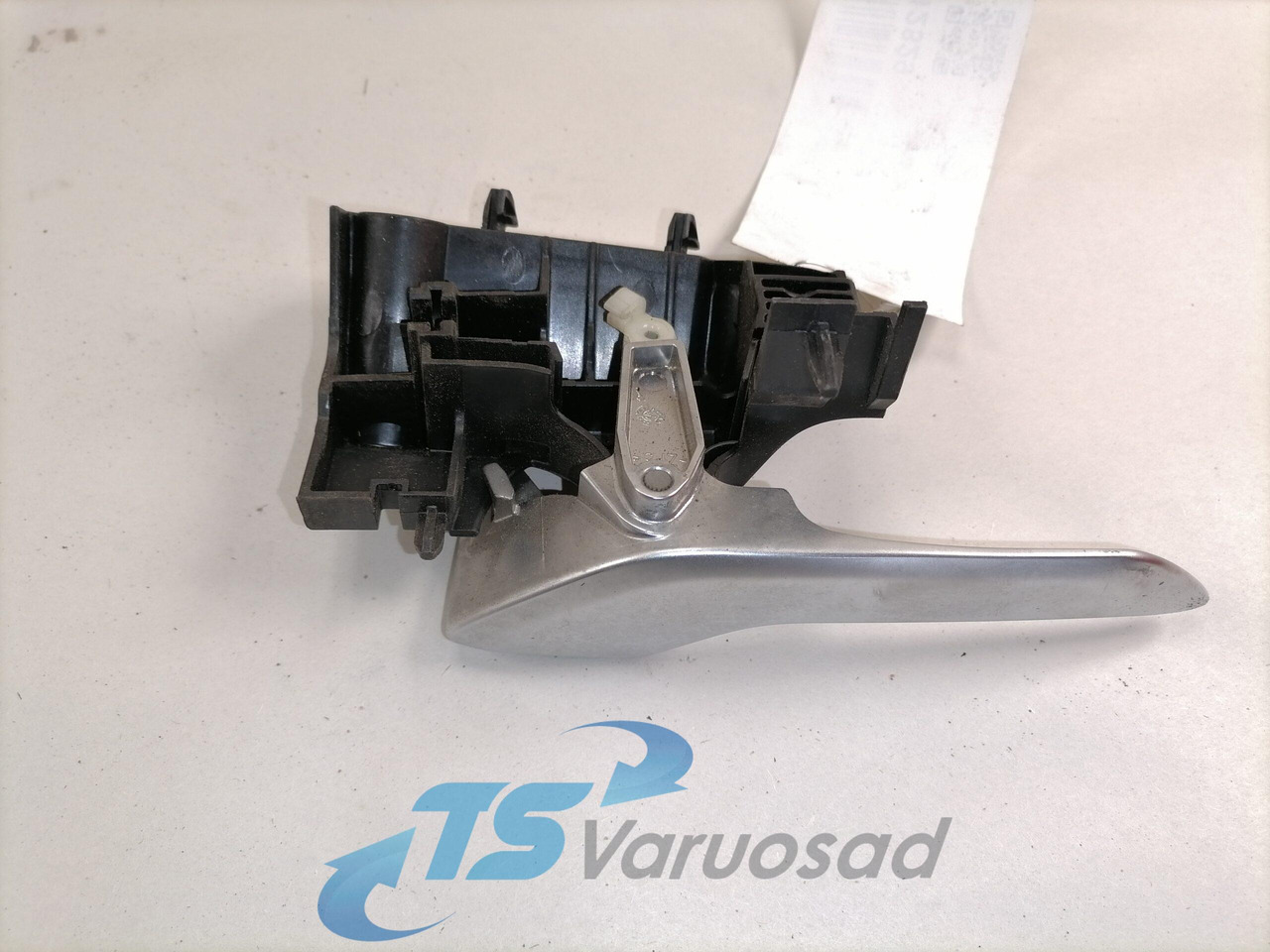 Volvo Ukselink, sisemine parem 84012027 - باب و قطع الغيار - شاحنة: صورة 2 Volvo Ukselink, sisemine parem 84012027 - باب و قطع الغيار - شاحنة: صورة 2