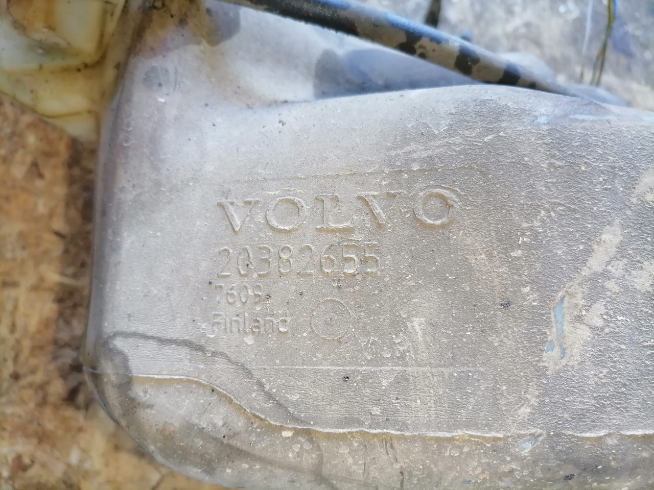 مساحة الزجاج الأمامي - شاحنة Volvo Windscreen washer fluid tank 20382655: صورة 6