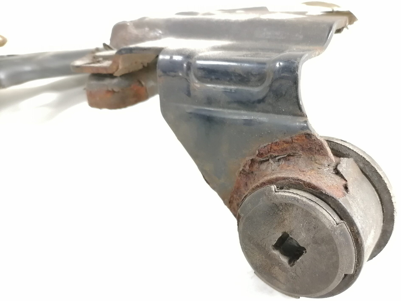 Volvo lower grille carrier hinge 20425954 - شبكة أمامية - شاحنة: صورة 3 Volvo lower grille carrier hinge 20425954 - شبكة أمامية - شاحنة: صورة 3