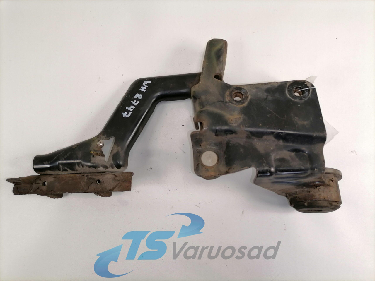 Volvo lower grille carrier hinge 20545094 - شبكة أمامية - شاحنة: صورة 3 Volvo lower grille carrier hinge 20545094 - شبكة أمامية - شاحنة: صورة 3