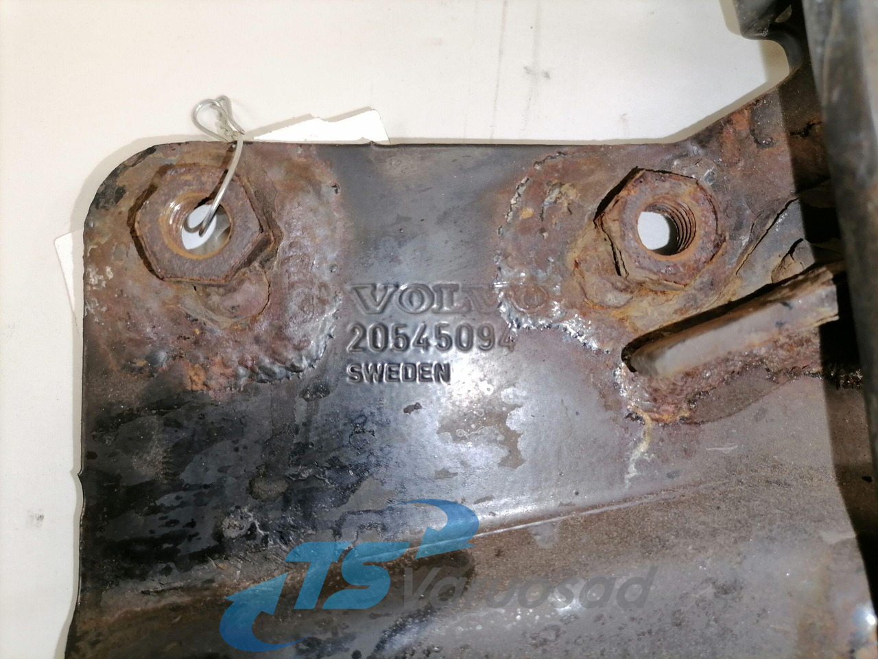 Volvo lower grille carrier hinge 20545094 - شبكة أمامية - شاحنة: صورة 3 Volvo lower grille carrier hinge 20545094 - شبكة أمامية - شاحنة: صورة 3