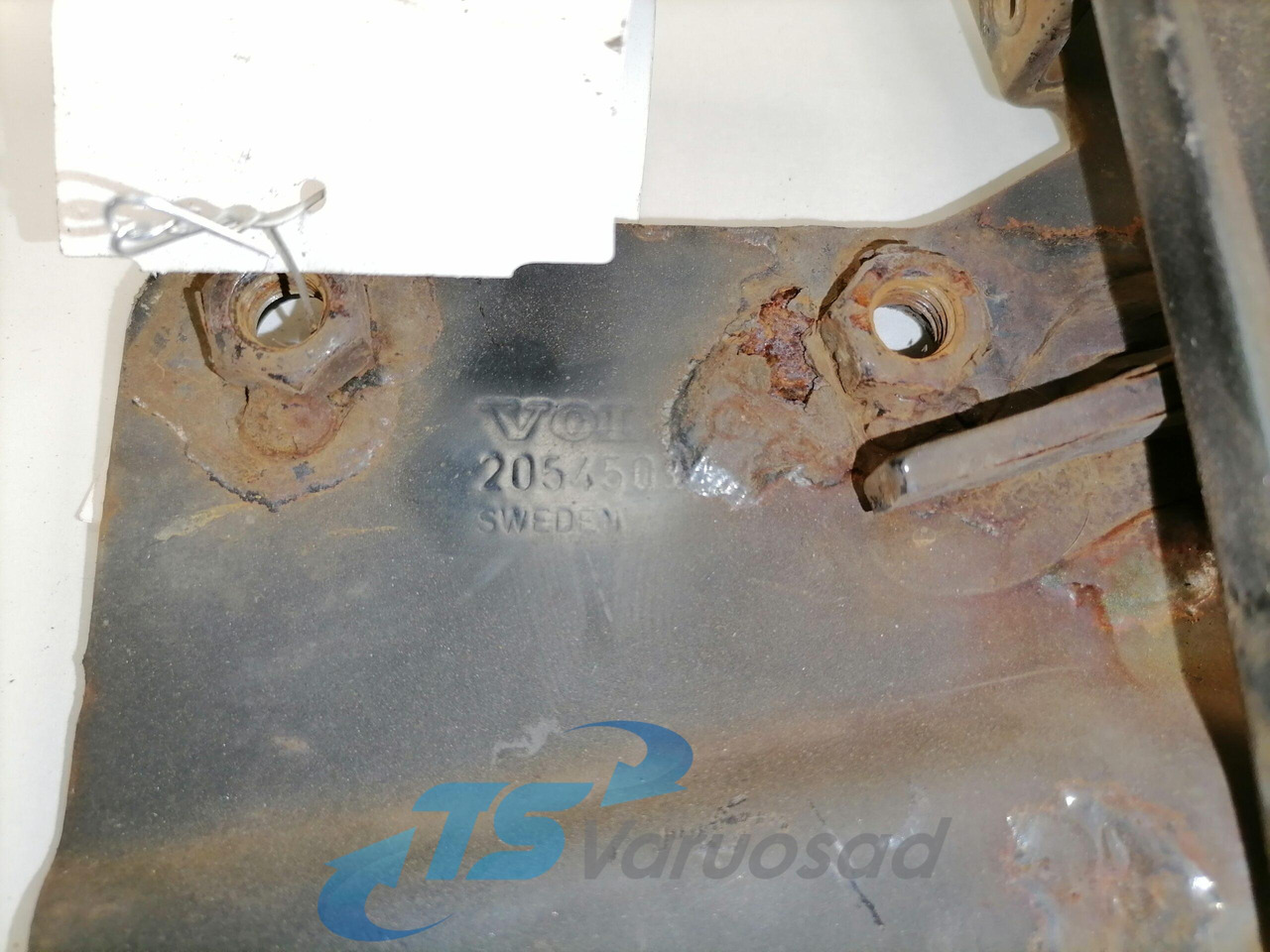 Volvo lower grille carrier hinge 20545094 - شبكة أمامية - شاحنة: صورة 2 Volvo lower grille carrier hinge 20545094 - شبكة أمامية - شاحنة: صورة 2