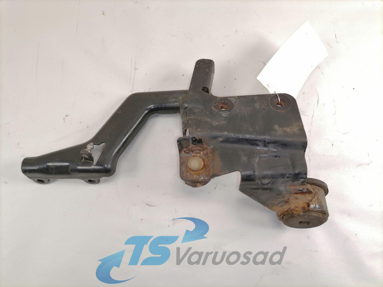 Volvo lower grille carrier hinge 20545094 - شبكة أمامية - شاحنة: صورة 2 Volvo lower grille carrier hinge 20545094 - شبكة أمامية - شاحنة: صورة 2