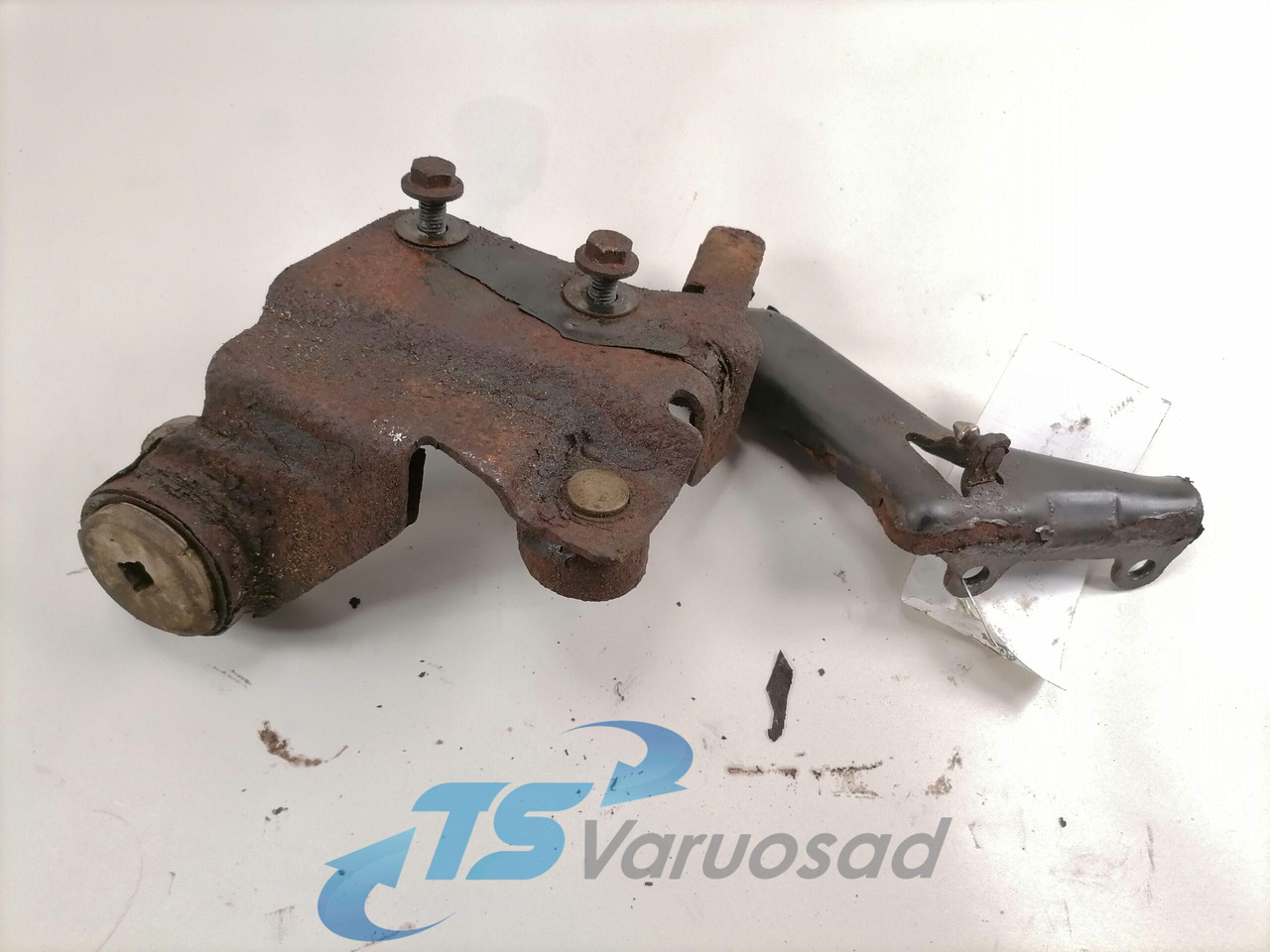 Volvo lower grille carrier hinge 20545095 - شبكة أمامية - شاحنة: صورة 2 Volvo lower grille carrier hinge 20545095 - شبكة أمامية - شاحنة: صورة 2