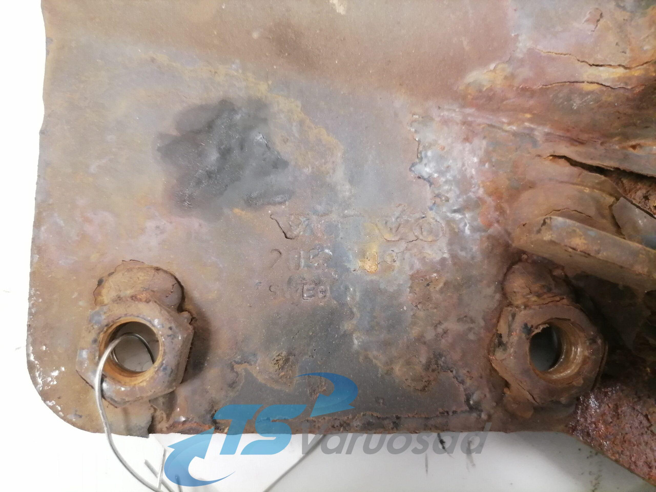 Volvo lower grille carrier hinge 20545095 - شبكة أمامية - شاحنة: صورة 2 Volvo lower grille carrier hinge 20545095 - شبكة أمامية - شاحنة: صورة 2