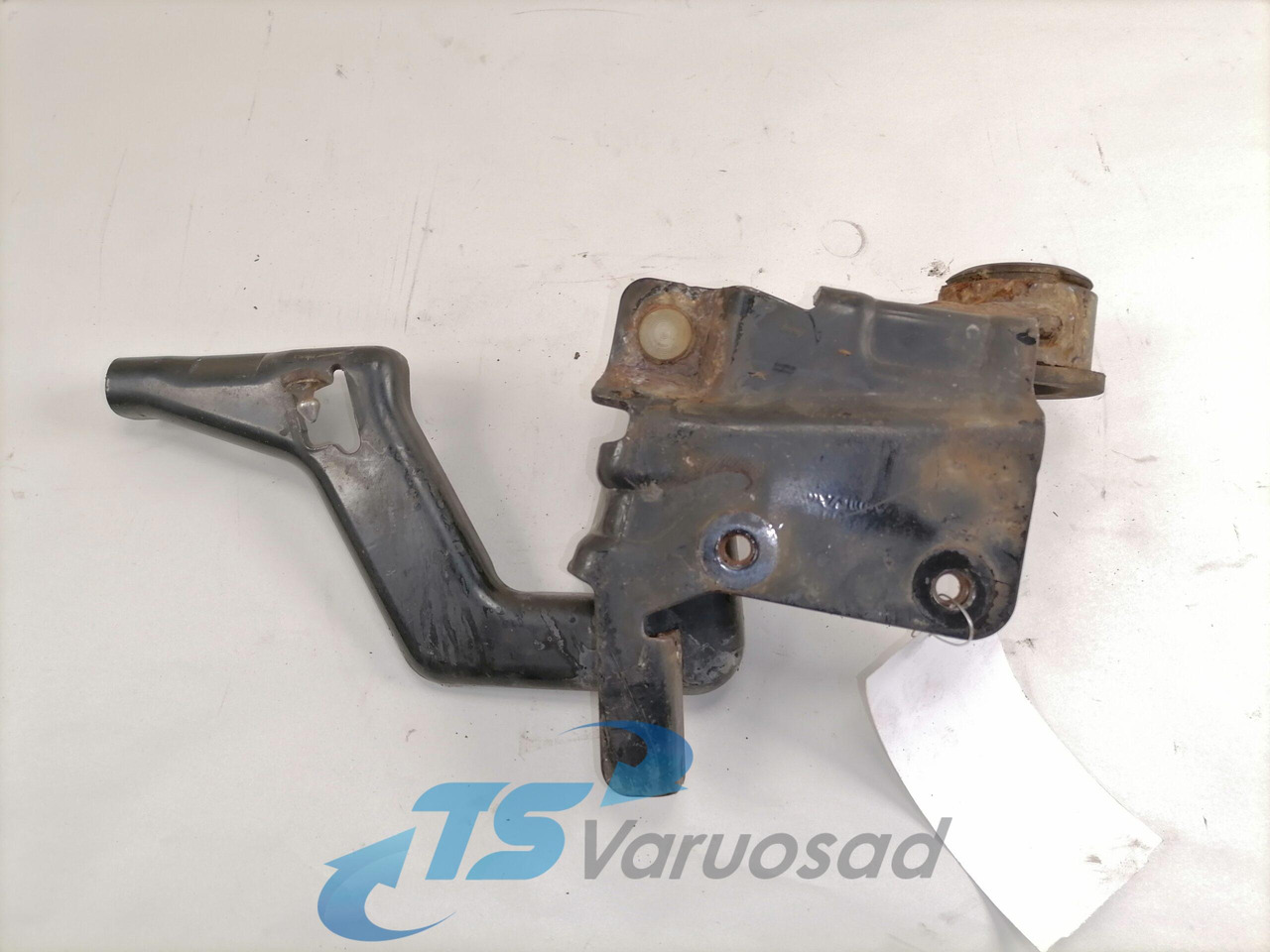 Volvo lower grille carrier hinge 20545095 - شبكة أمامية - شاحنة: صورة 2 Volvo lower grille carrier hinge 20545095 - شبكة أمامية - شاحنة: صورة 2