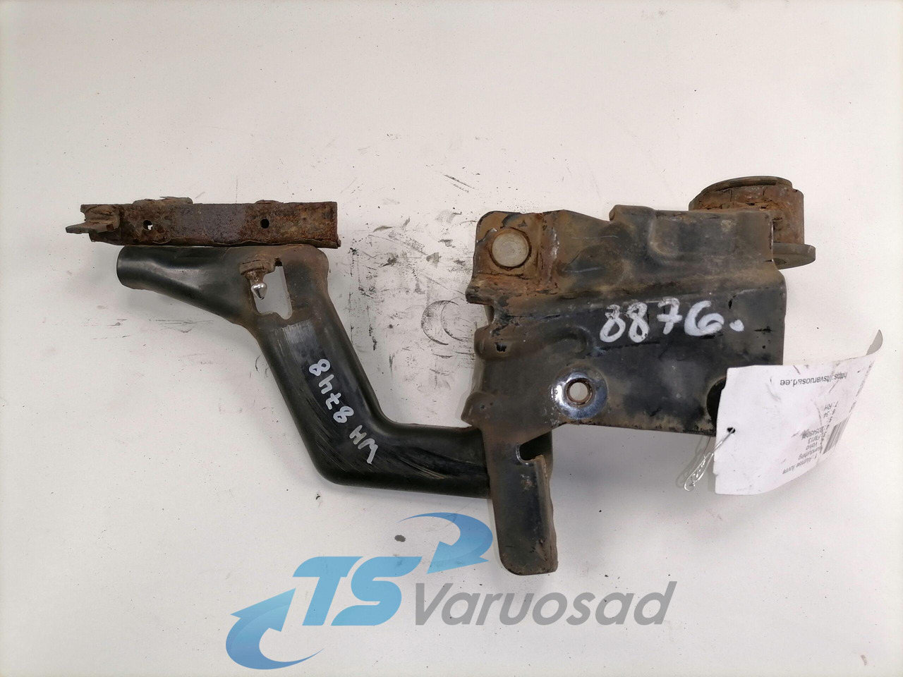 Volvo lower grille carrier hinge 20545095 - شبكة أمامية - شاحنة: صورة 4 Volvo lower grille carrier hinge 20545095 - شبكة أمامية - شاحنة: صورة 4