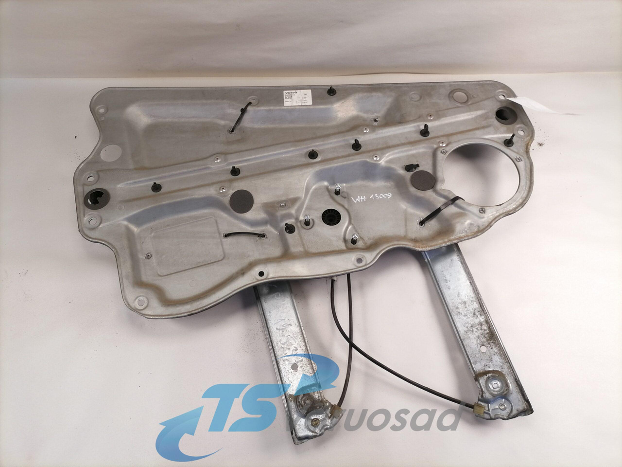 Volvo window mechanism 84225944 - باب و قطع الغيار - شاحنة: صورة 1 Volvo window mechanism 84225944 - باب و قطع الغيار - شاحنة: صورة 1