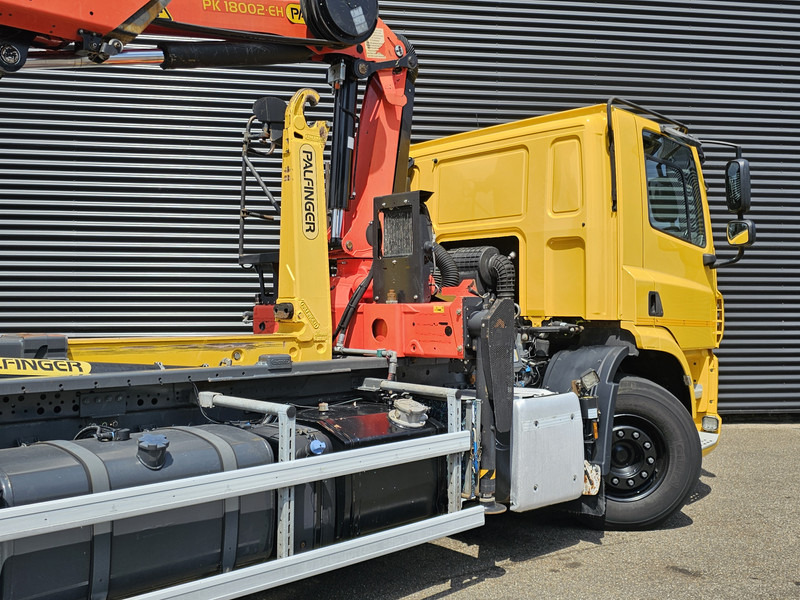 DAF CF 330 6x2-4 / PALFINGER CRANE + HOOKLIFT - شاحنة ذات خطاف, شاحنة كرين: صورة 4 DAF CF 330 6x2-4 / PALFINGER CRANE + HOOKLIFT - شاحنة ذات خطاف, شاحنة كرين: صورة 4