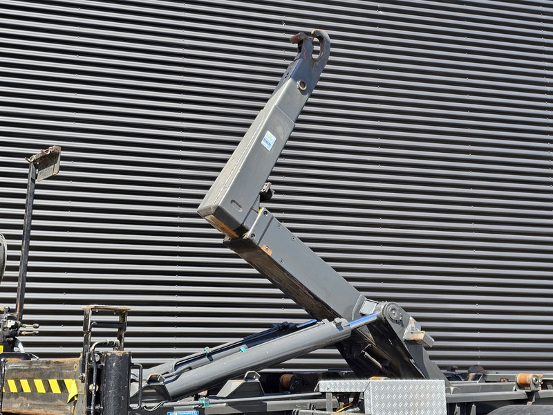 Mercedes-Benz AXOR 1823 4X4 / FASSI CRANE + HOOKLIFT / SPRING SUSPENSION - شاحنة ذات خطاف, شاحنة كرين: صورة 4 Mercedes-Benz AXOR 1823 4X4 / FASSI CRANE + HOOKLIFT / SPRING SUSPENSION - شاحنة ذات خطاف, شاحنة كرين: صورة 4