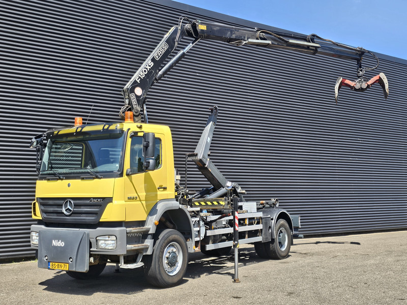 Mercedes-Benz AXOR 1823 4X4 / FASSI CRANE + HOOKLIFT / SPRING SUSPENSION - شاحنة ذات خطاف, شاحنة كرين: صورة 1 Mercedes-Benz AXOR 1823 4X4 / FASSI CRANE + HOOKLIFT / SPRING SUSPENSION - شاحنة ذات خطاف, شاحنة كرين: صورة 1