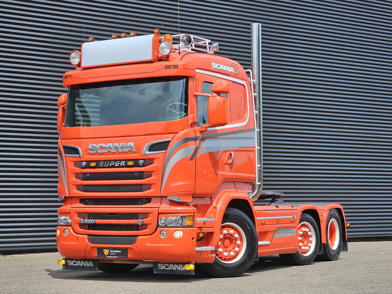 Scania R520 V8 6x2/4 - MANUAL GEARBOX / SHOWTRUCK. - وحدة جر: صورة 1 Scania R520 V8 6x2/4 - MANUAL GEARBOX / SHOWTRUCK. - وحدة جر: صورة 1