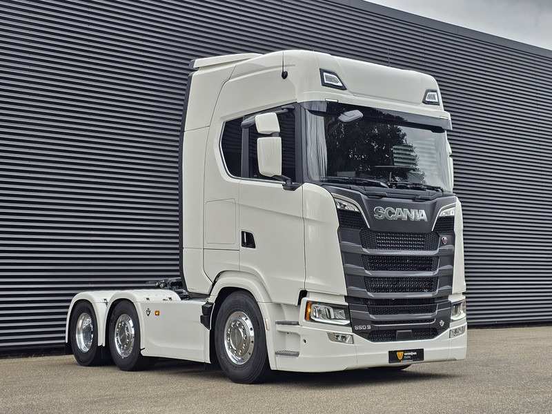 Scania S660 V8 6x2/4 / 2 x PTO / PARKING COOLER / FULL AIR - وحدة جر: صورة 4 Scania S660 V8 6x2/4 / 2 x PTO / PARKING COOLER / FULL AIR - وحدة جر: صورة 4