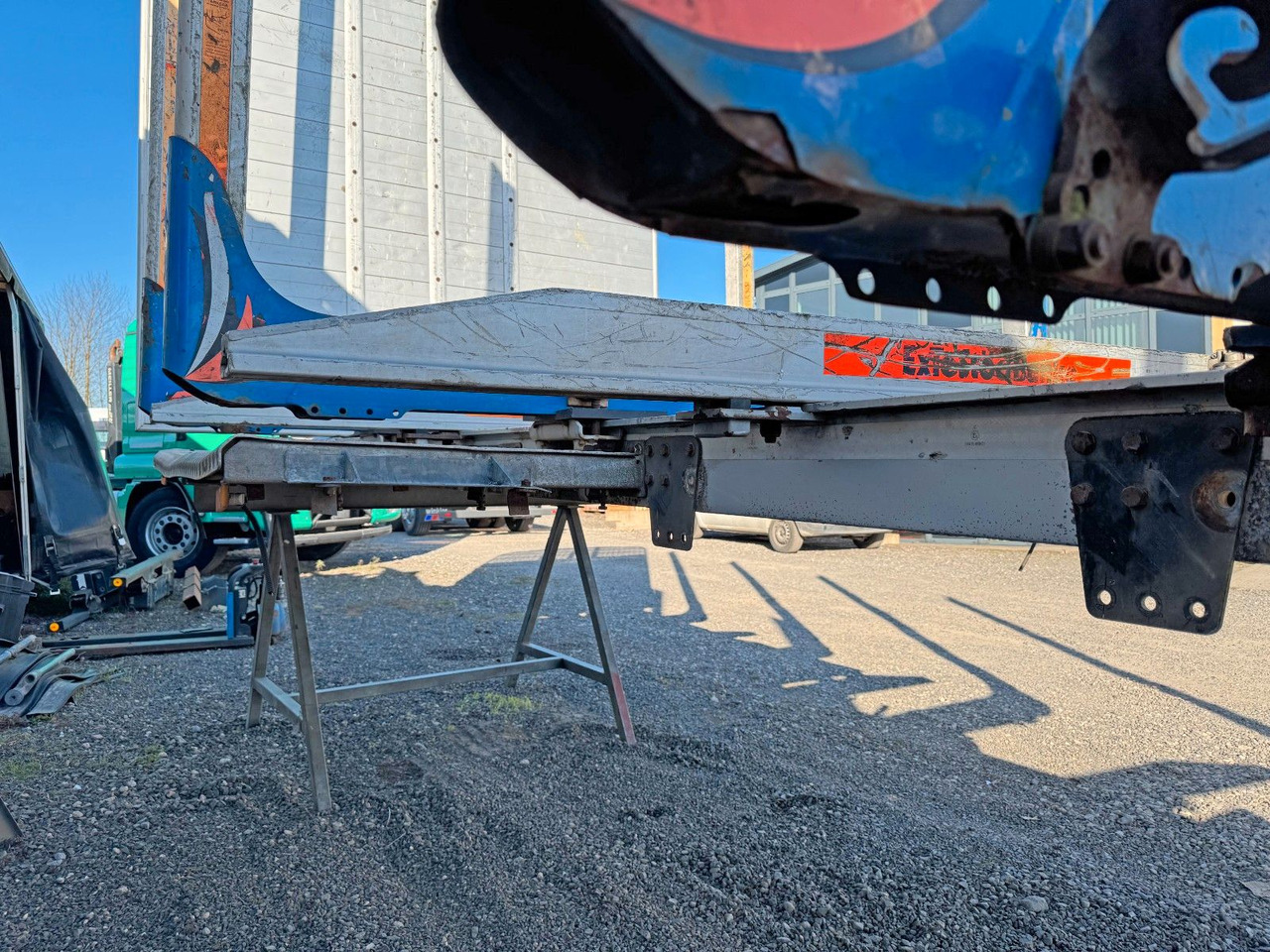 Holzwagenaufbau mit Rungen Aluminium - شاحنة كرين: صورة 4 Holzwagenaufbau mit Rungen Aluminium - شاحنة كرين: صورة 4