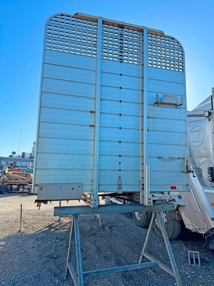 Holzwagenaufbau mit Rungen Aluminium - شاحنة كرين: صورة 5 Holzwagenaufbau mit Rungen Aluminium - شاحنة كرين: صورة 5