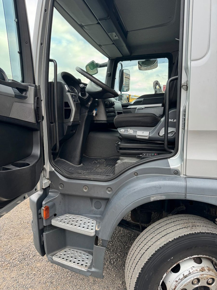 شاحنة مقفلة MAN 15.290 4X2 Koffer mit Hebebühne AHK: صورة 12 شاحنة مقفلة MAN 15.290 4X2 Koffer mit Hebebühne AHK: صورة 12