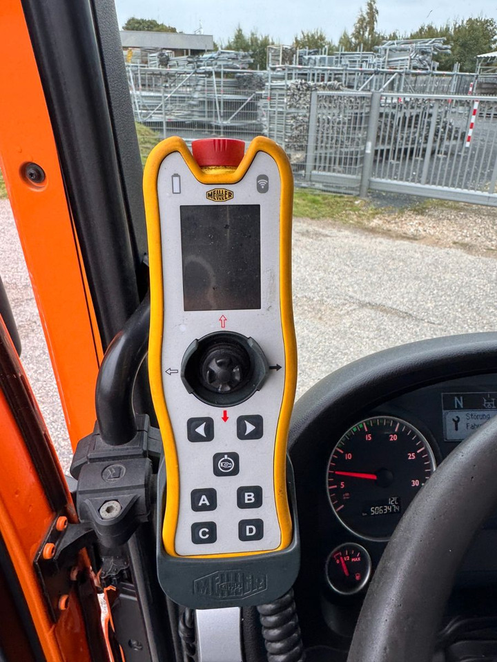 MAN 26.40 6X2 Meiller RK 20.70 mit Funk - شاحنة ذات خطاف: صورة 4 MAN 26.40 6X2 Meiller RK 20.70 mit Funk - شاحنة ذات خطاف: صورة 4